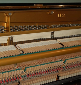 Klavier Yamaha U3 H schwarz poliert.